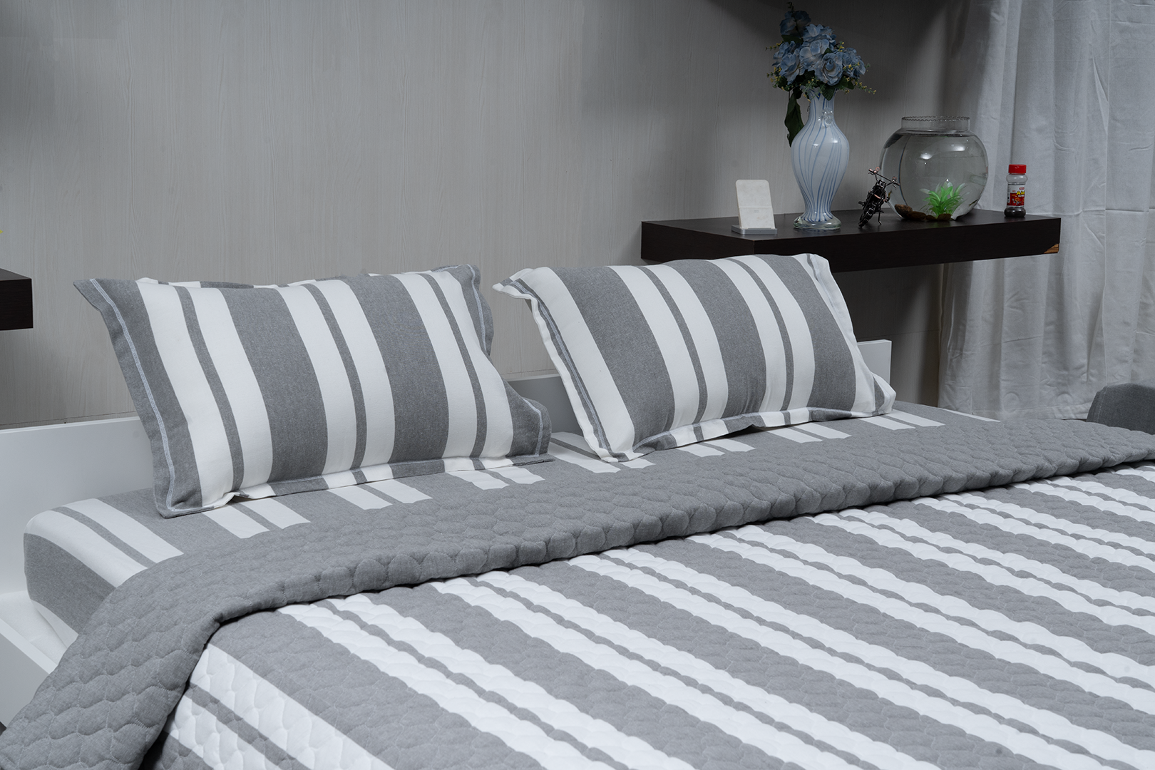 Bold Rush Grey – Quilt