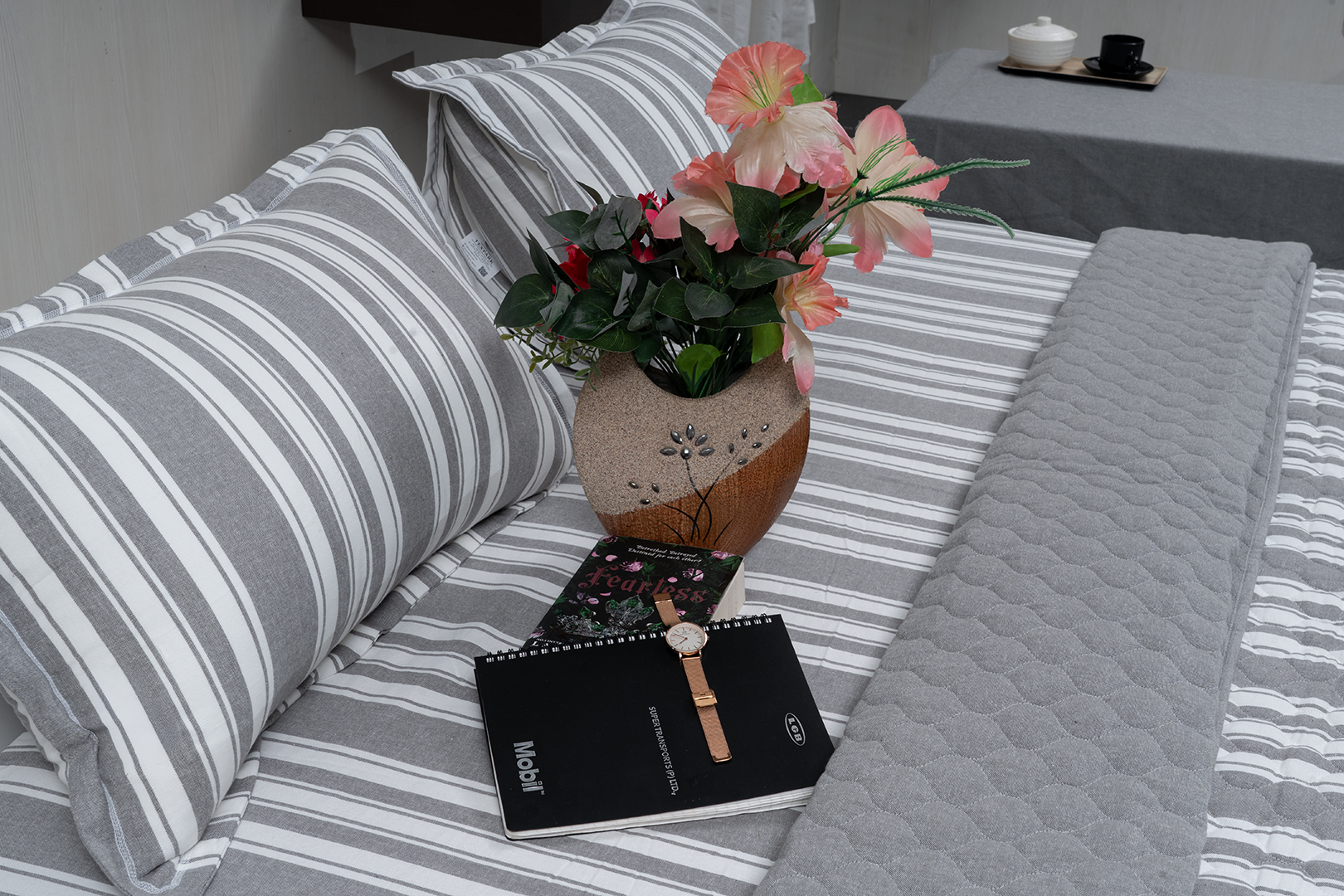 Complete bedding set with bedspread, 2 pillows, and duvet cover.