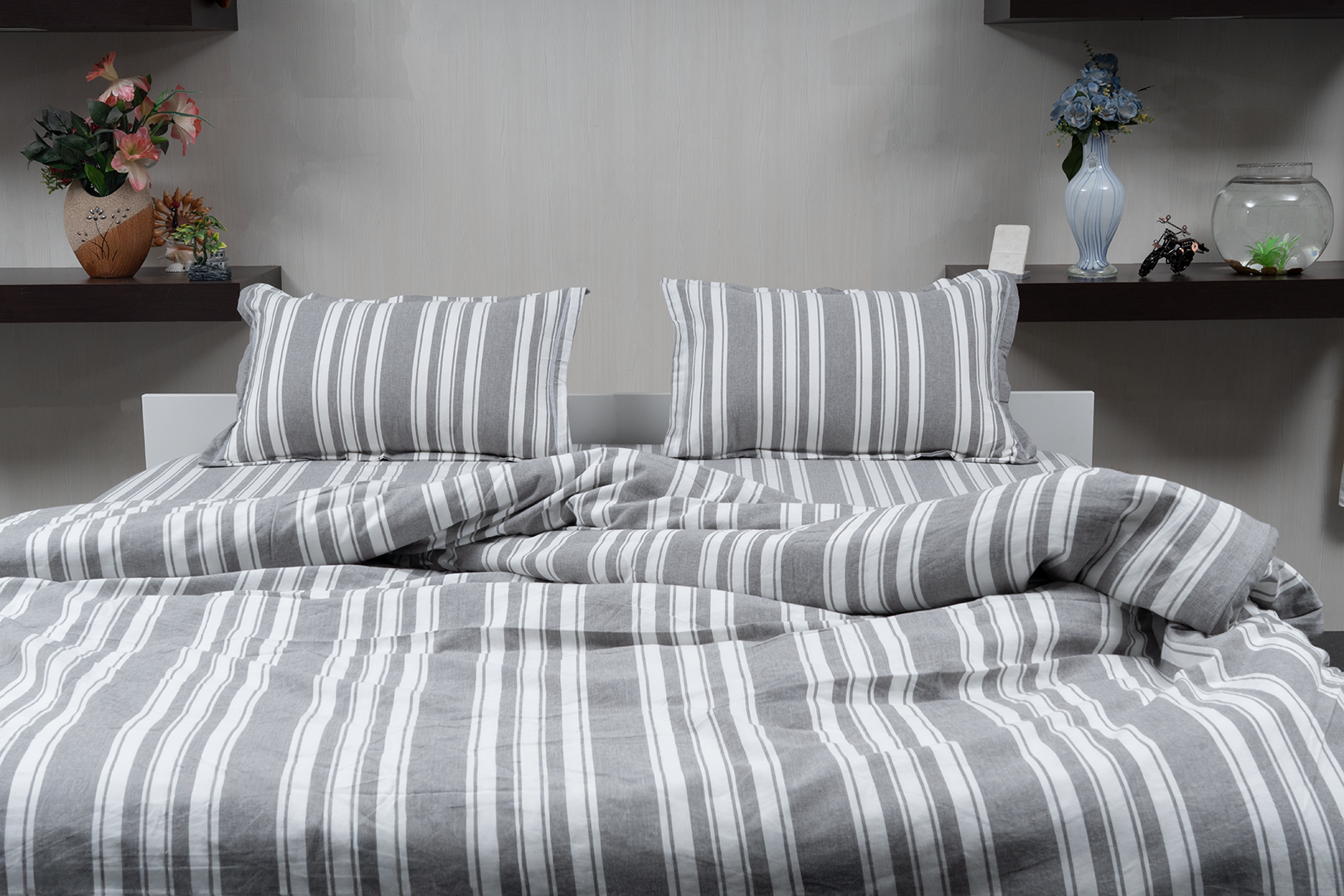 Linn Decors fitted sheet with two pillow covers and duvet cover styled on a modern bedroom bed