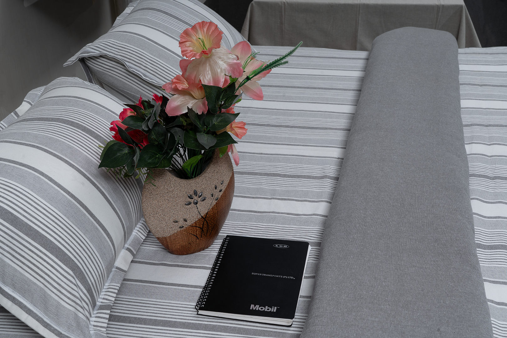 Complete bedding set with bedspread, 2 pillows, and duvet cover.