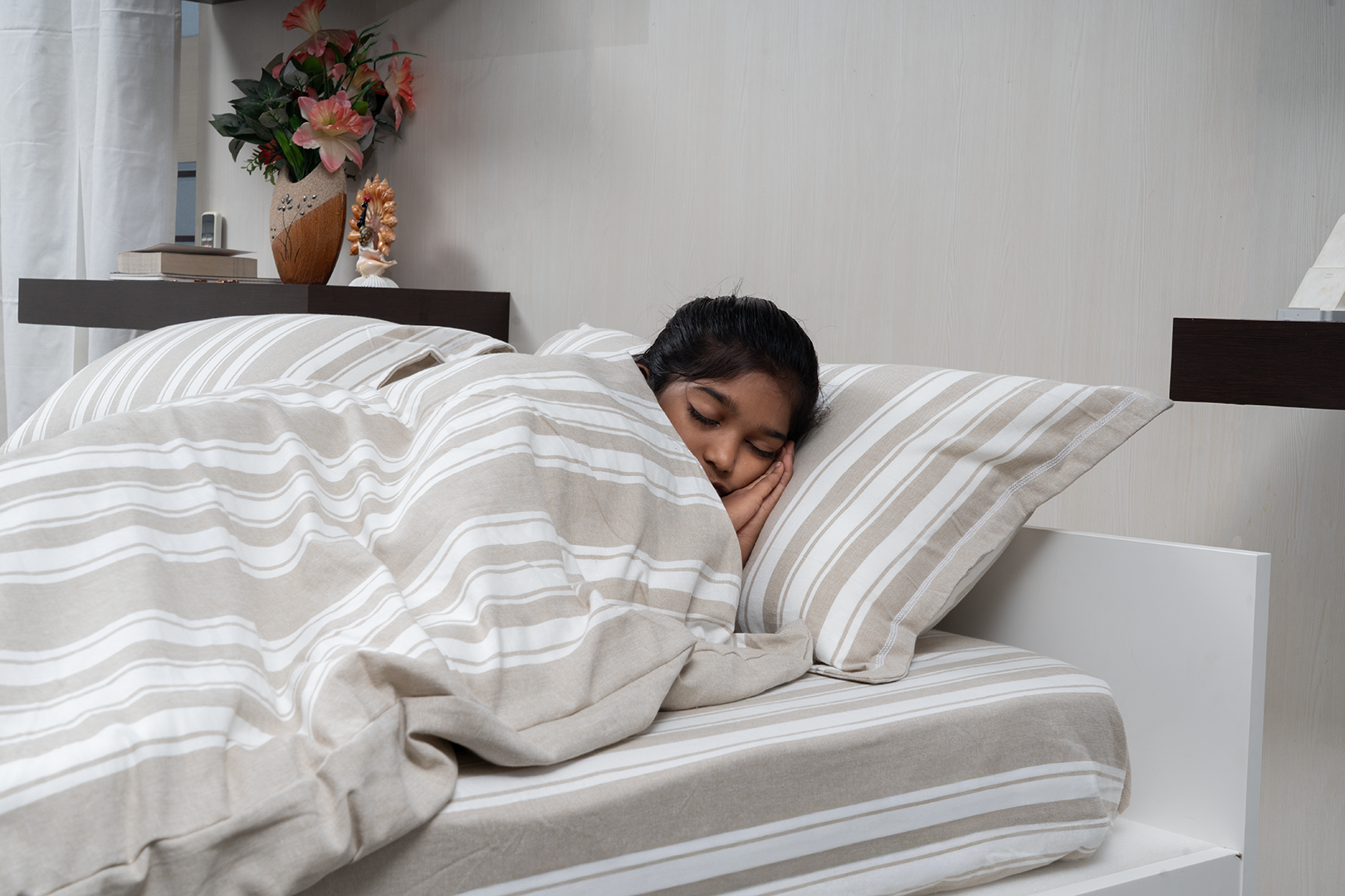 Complete bedding set with bedspread, 2 pillows, and duvet cover.