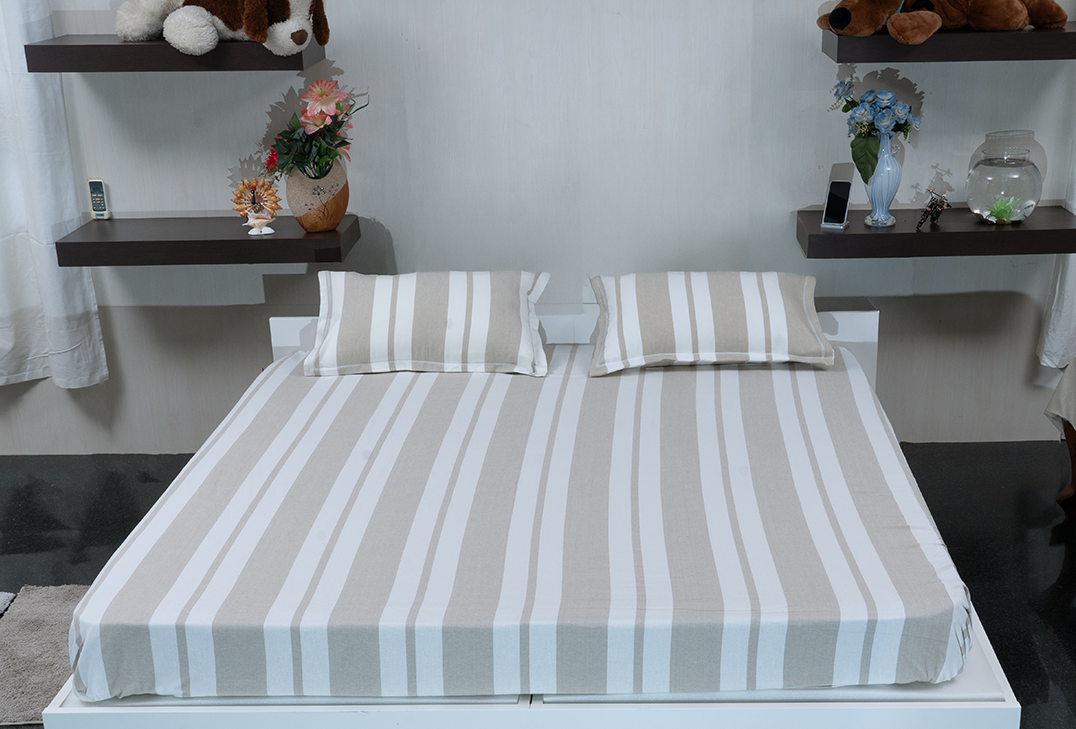 Complete bedding set with bedspread, 2 pillows, and duvet cover.