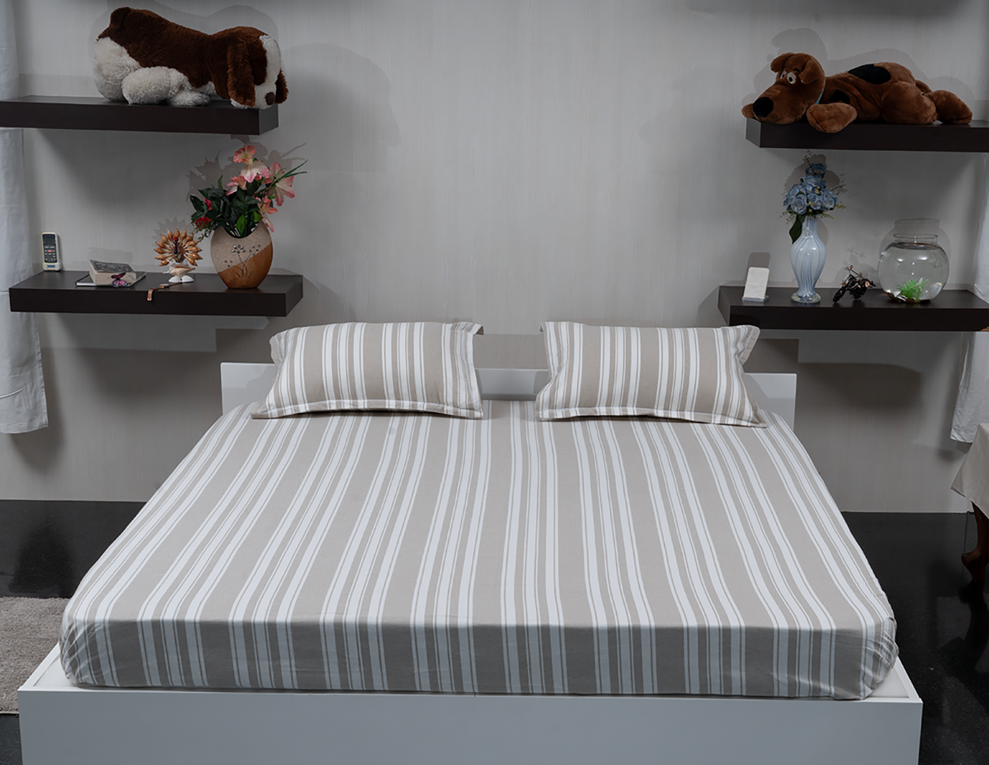 Linn Decors fitted sheet with two pillow covers and duvet cover styled on a modern bedroom bed