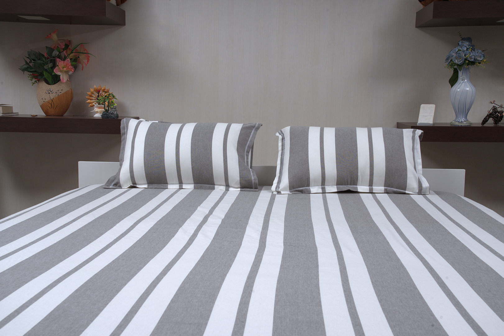 Bold Rush Grey - (Bedspread + 2 Pillow Covers)