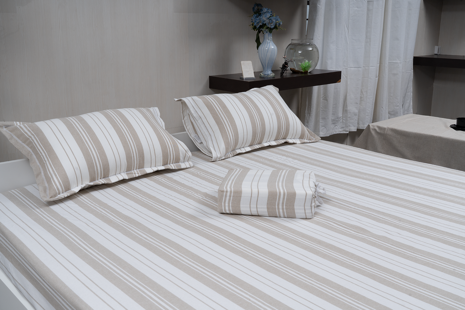 Linn Decors fitted sheet with two pillow covers and duvet cover styled on a modern bedroom bed