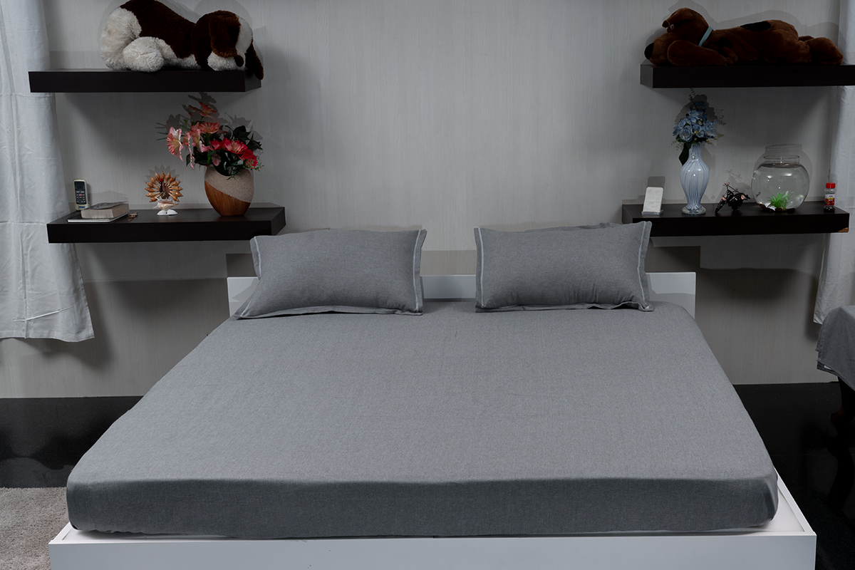 Uni Grey – Bedspread with 2 Pillow Covers + Quilt