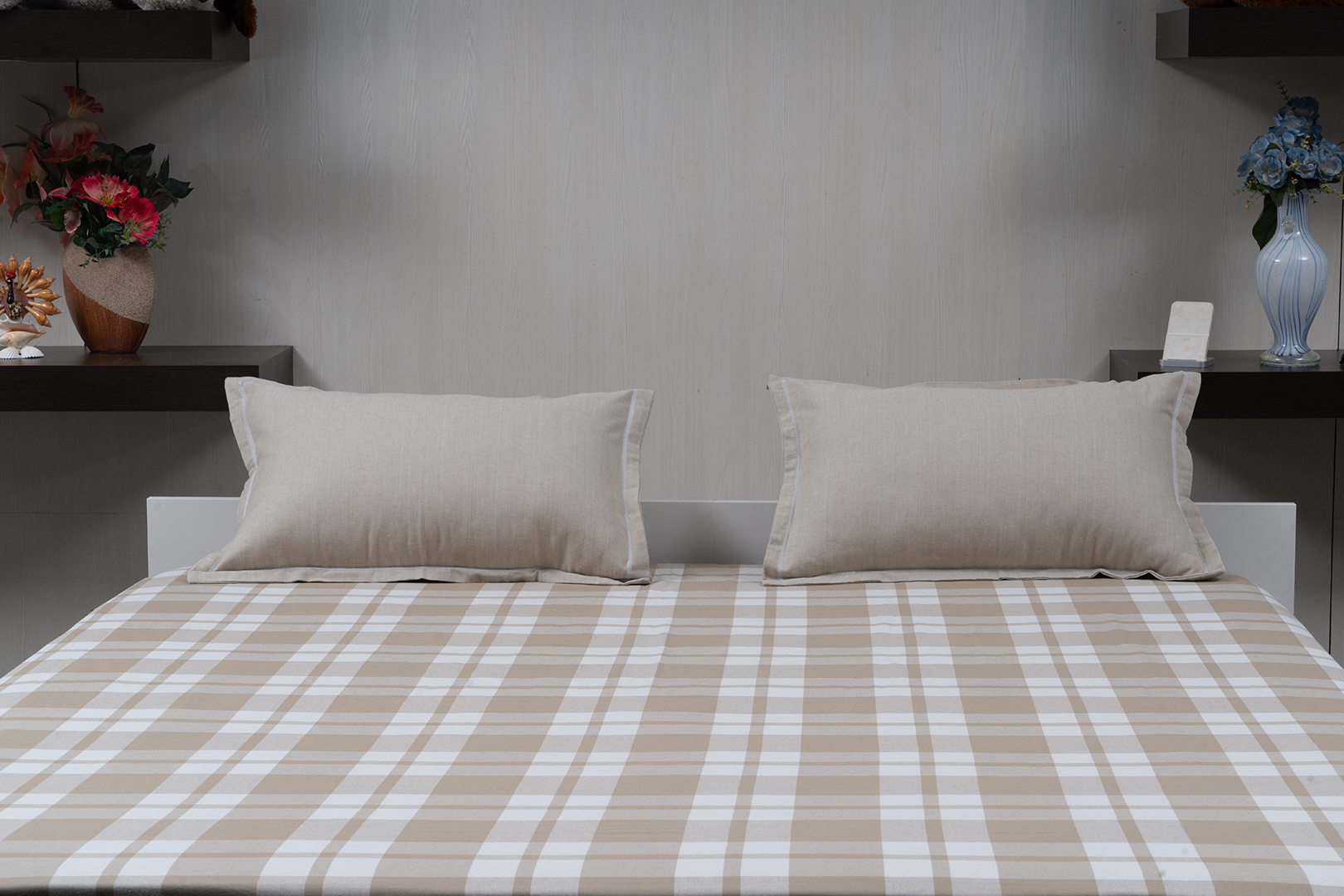 Boldrush Checked Beige - (Bedspread + 2 Pillow Covers)