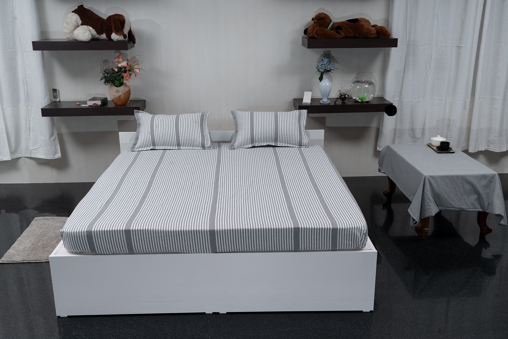 Tiered Layers Grey – Bedspread with 2 Pillow Covers + Duvet Cover