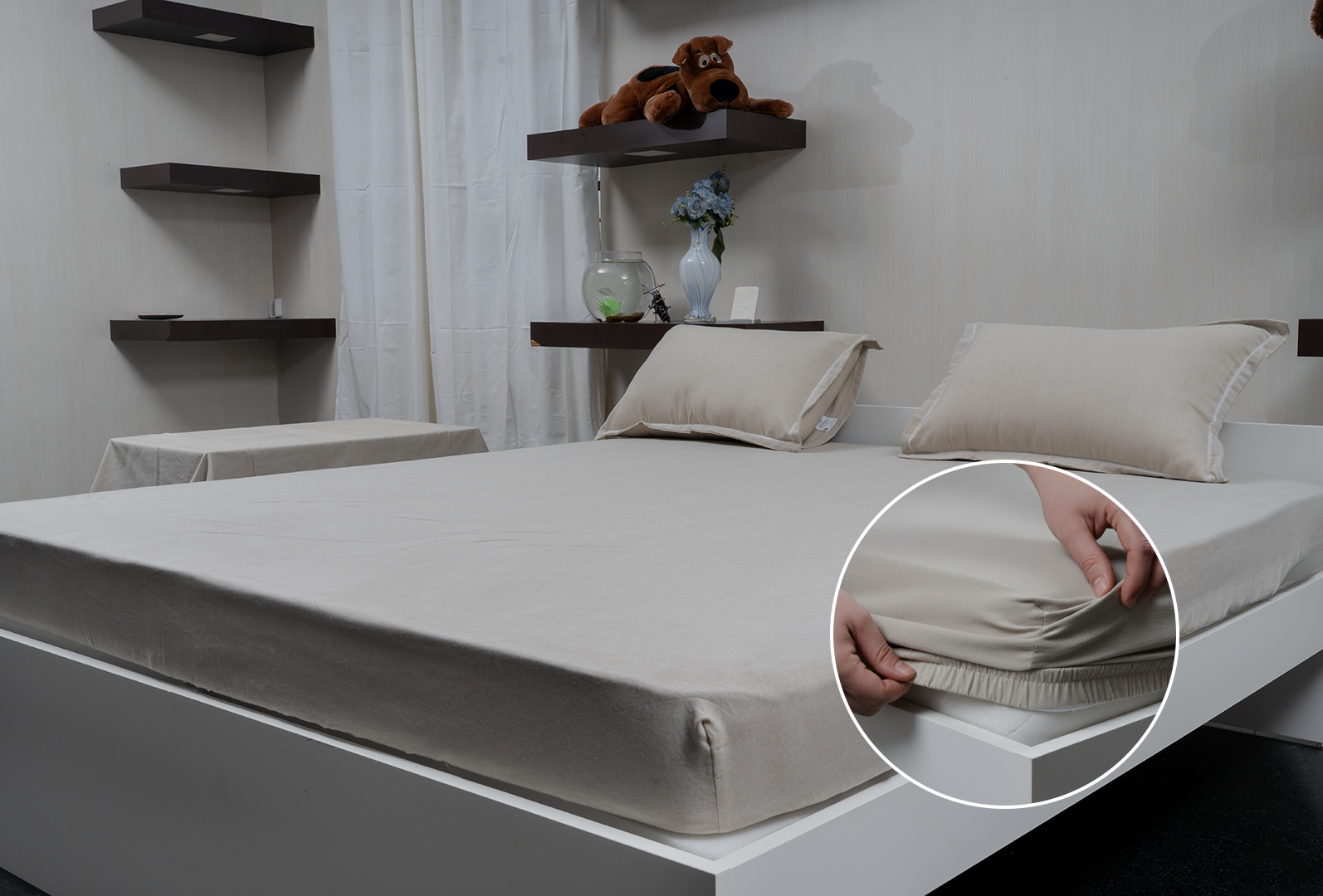 Linn Decors fitted sheet with elastic edges on a modern bed in a clean bedroom setting