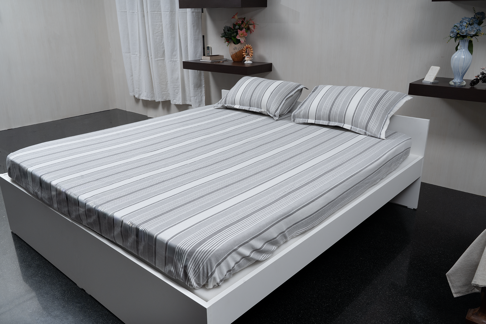 Stylish bedspread with two pillow covers for bedroom decor