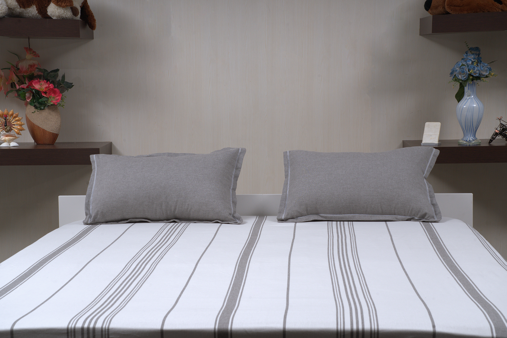 Silver Stream Grey - (Bedspread + 2 Pillow Covers)