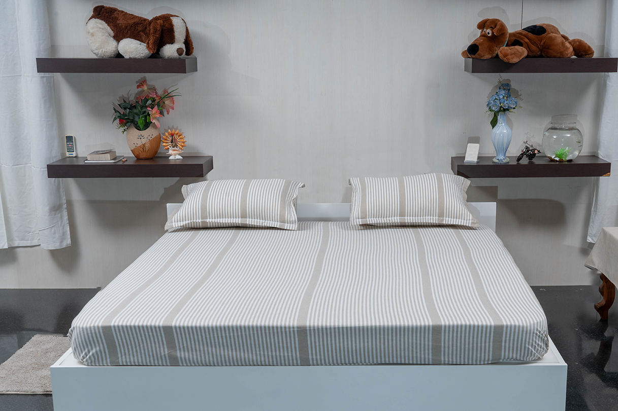 Tiered Layers Beige - (Bedspread + 2 Pillow Covers)