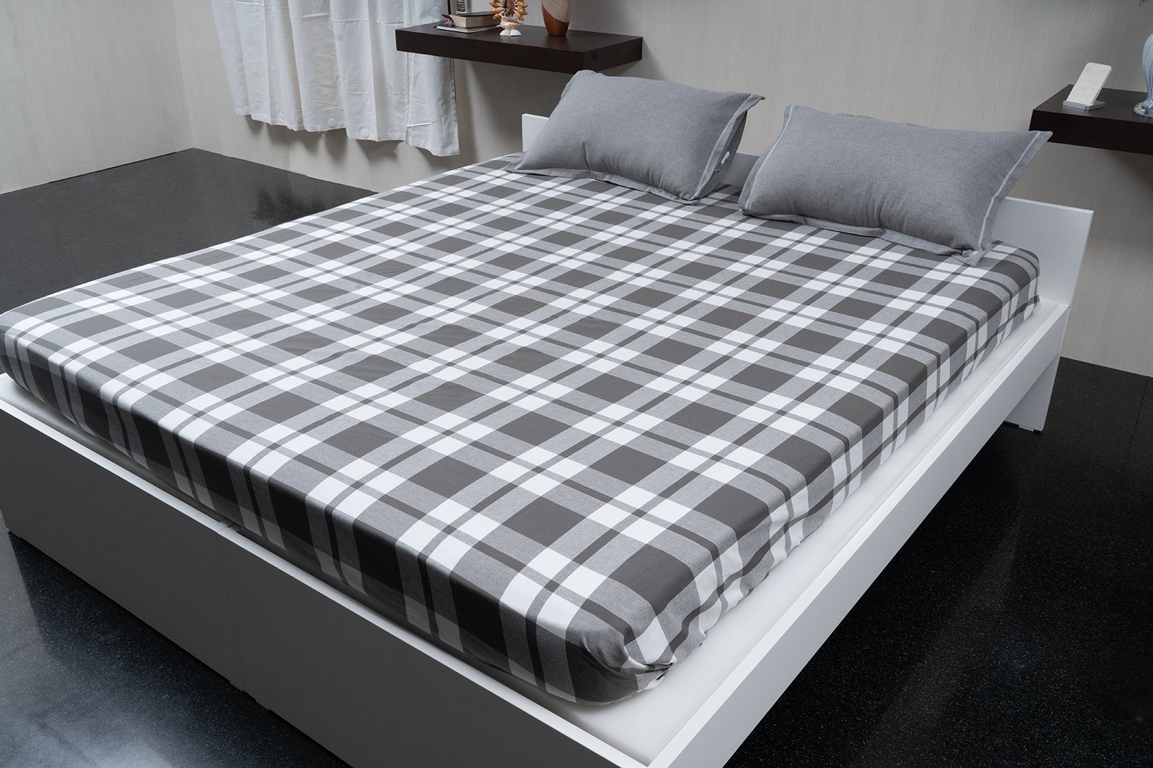 Stylish bedspread with two pillow covers for bedroom decor