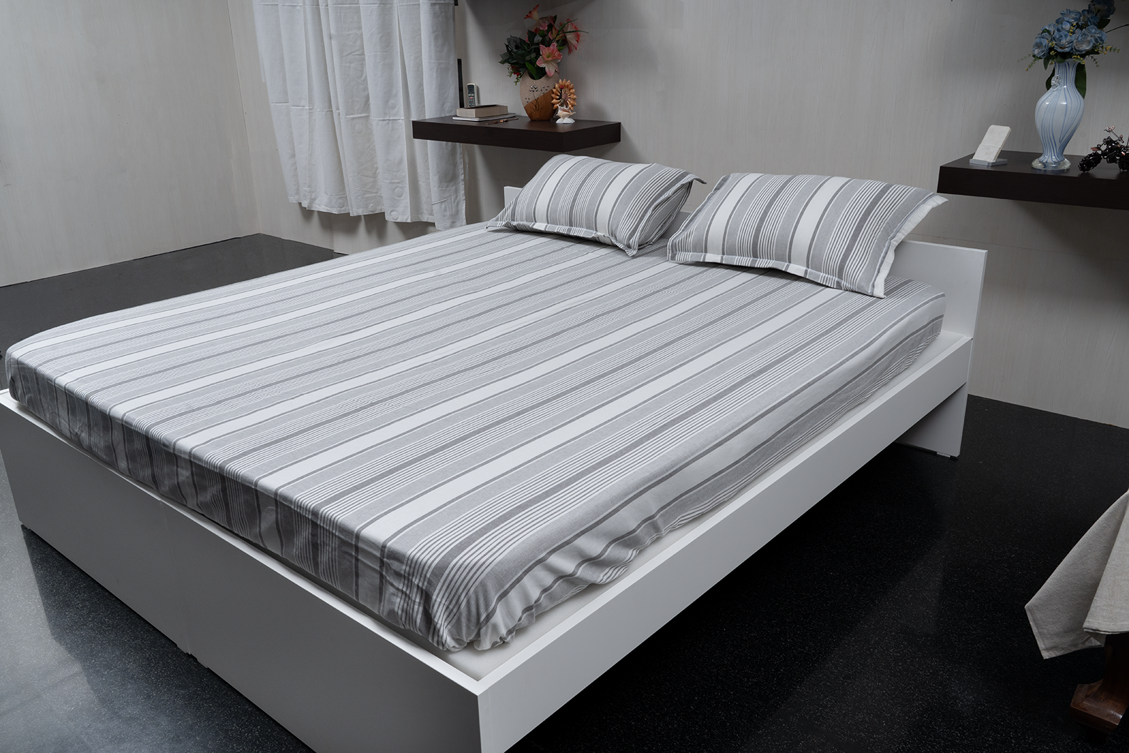 Stylish bedspread with two pillow covers for bedroom decor