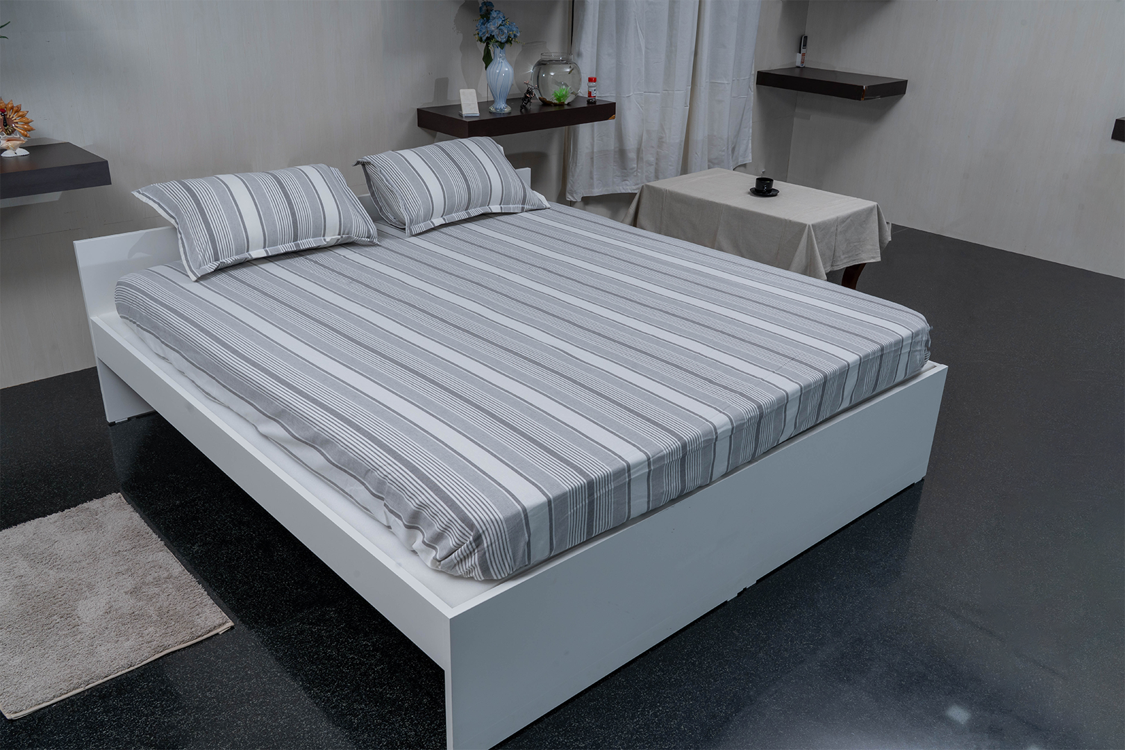 Stylish bedspread with two pillow covers for bedroom decor