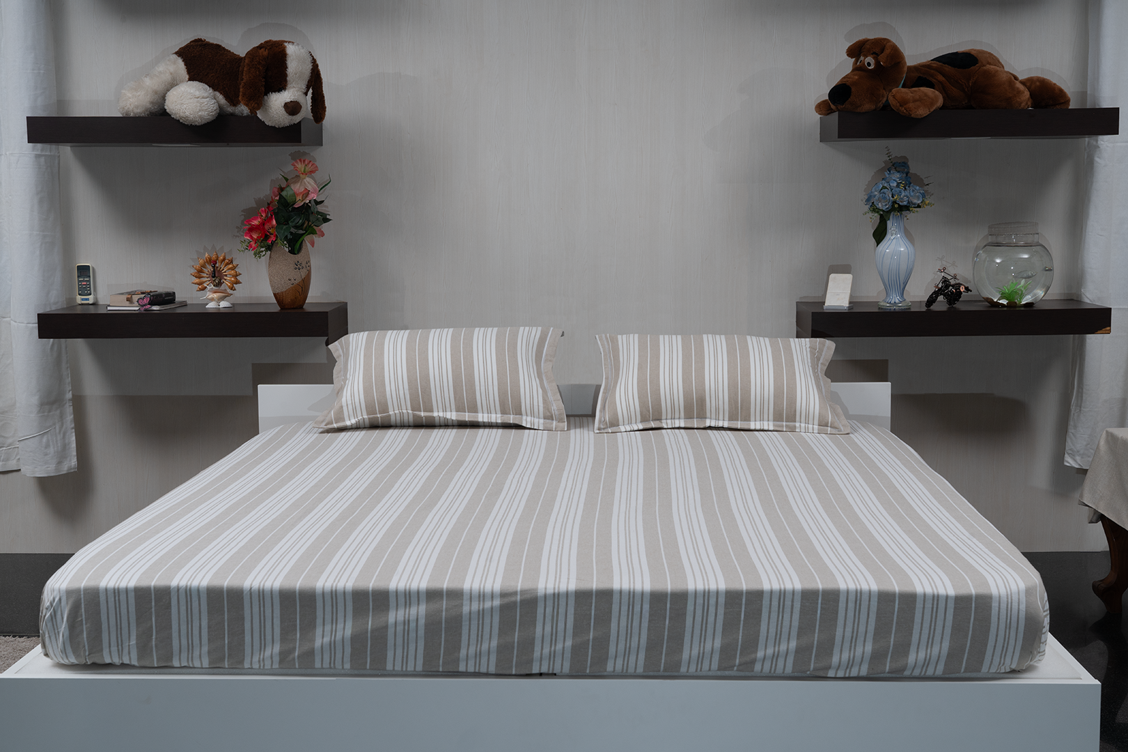 Linn Decors fitted sheet with two pillow covers and duvet cover styled on a modern bedroom bed