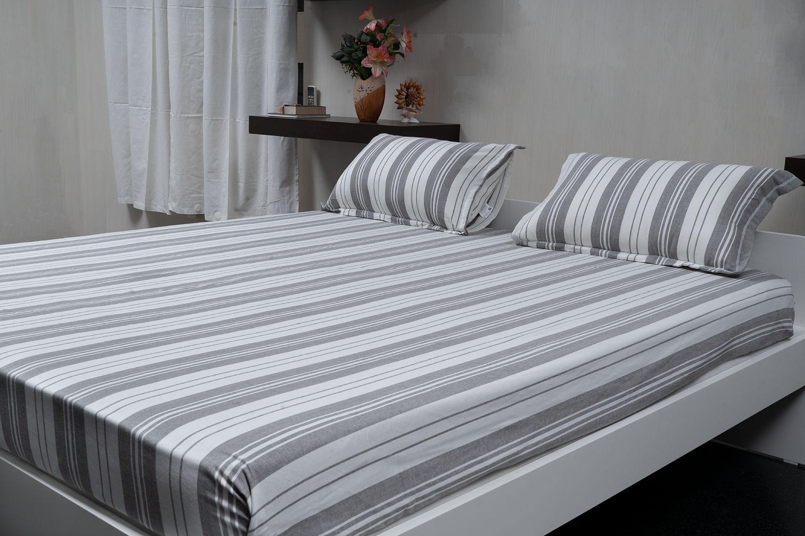 Stylish bedspread with two pillow covers for bedroom decor