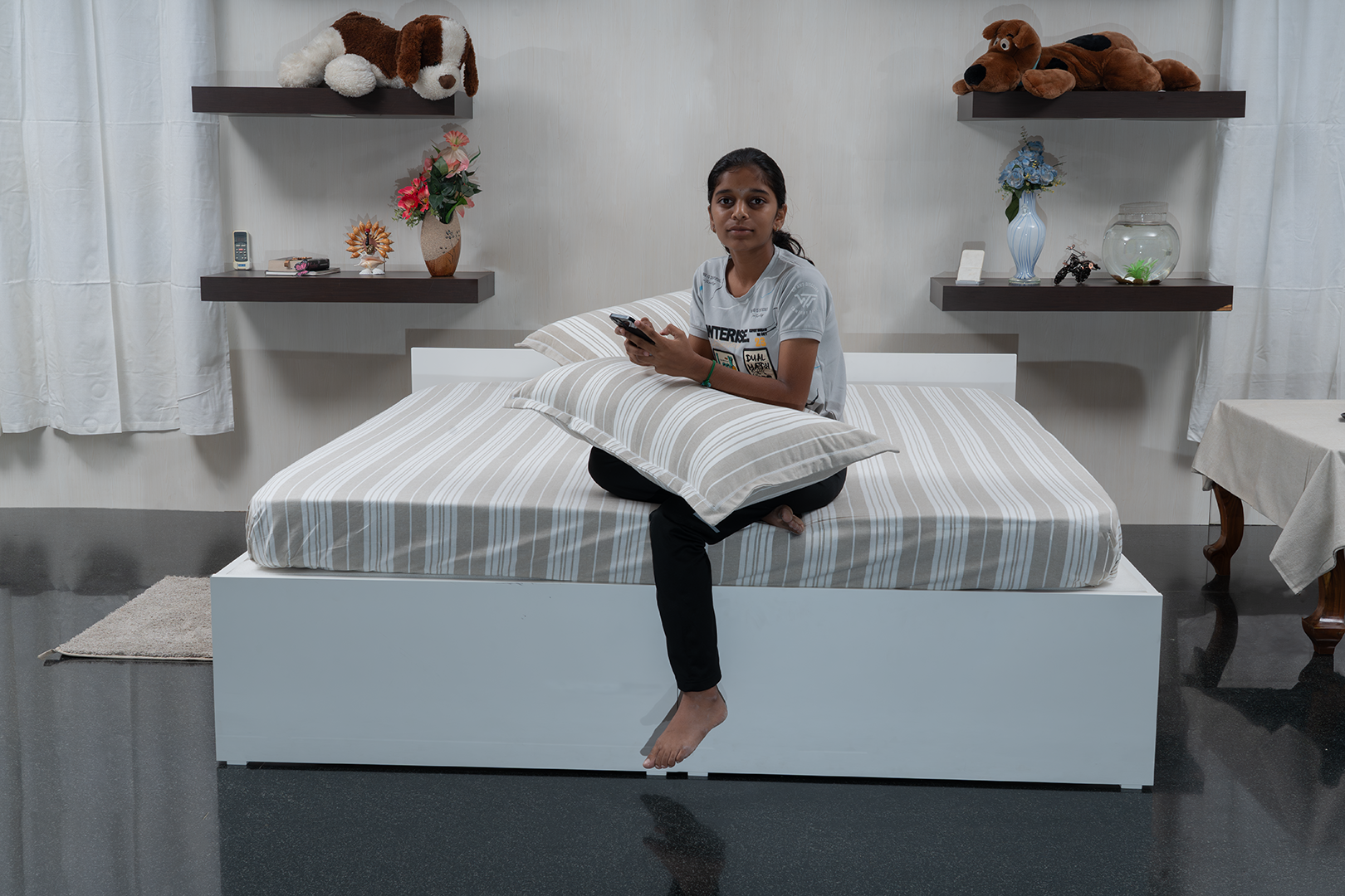 Complete bedding set with bedspread, 2 pillows, and duvet cover.