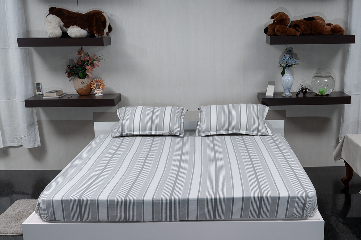 Stillflow Grey – Bedspread with 2 Pillow Covers + Quilt