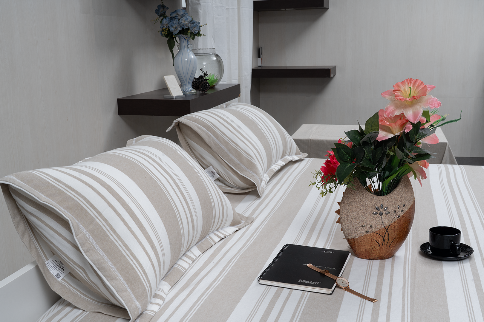 Complete bedding set with bedspread, 2 pillows, and duvet cover.