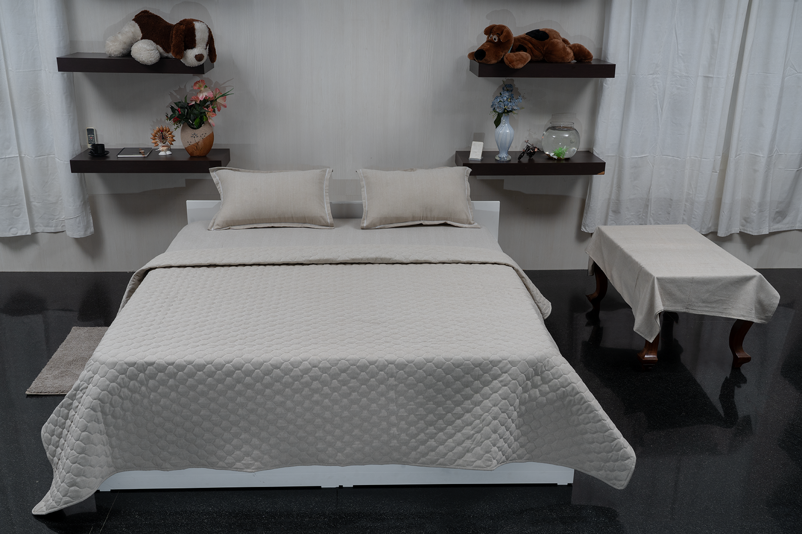 Complete bedding set with bedspread, 2 pillows, and duvet cover.