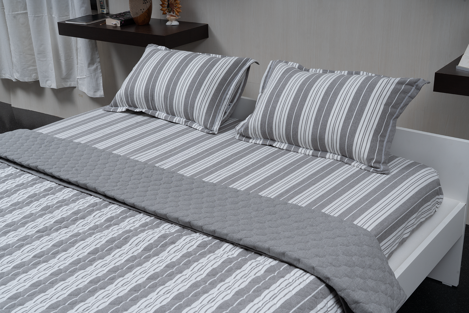 Linn Decors fitted sheet with two pillow covers and quilt styled on a modern bedroom bed