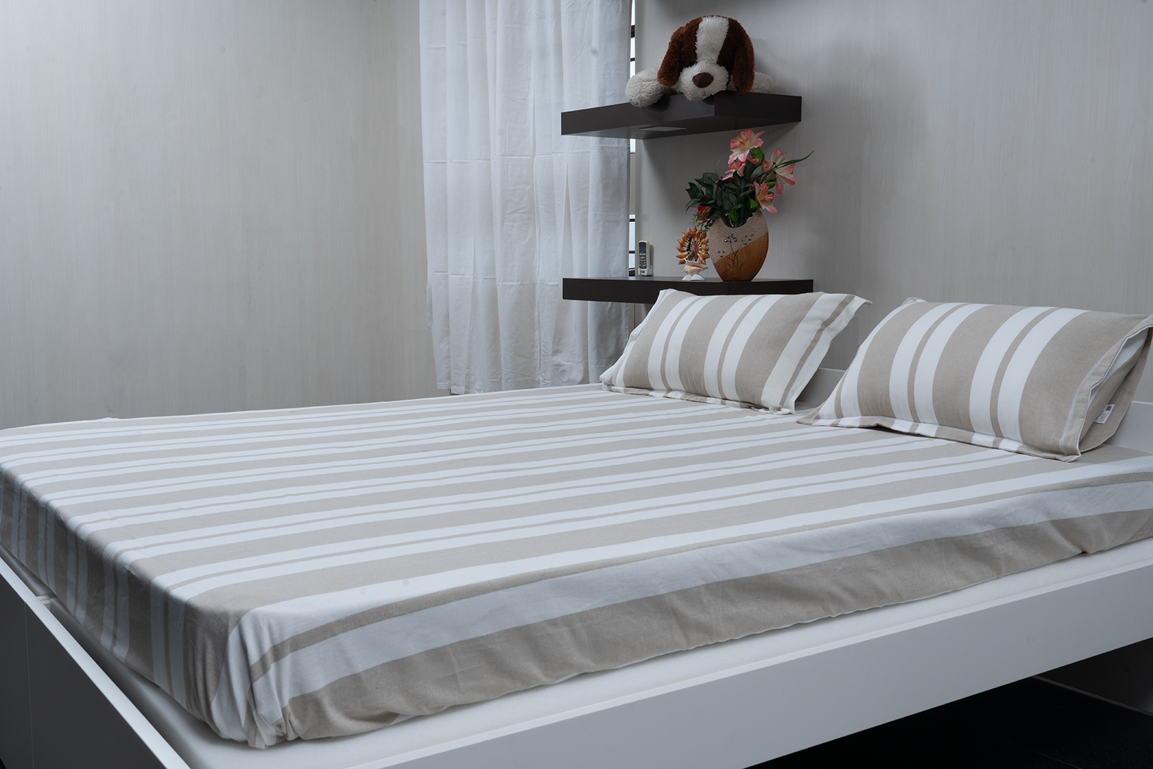 Linn Decors fitted sheet with two pillow covers and duvet cover styled on a modern bedroom bed