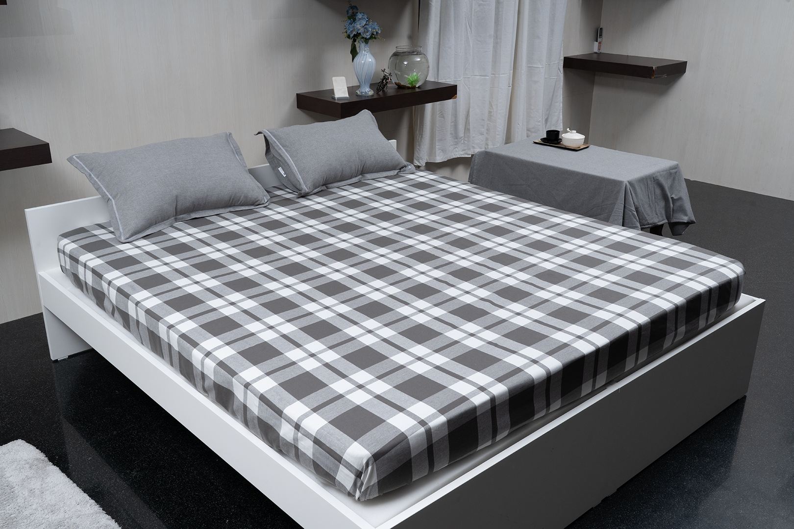 Stylish bedspread with two pillow covers for bedroom decor