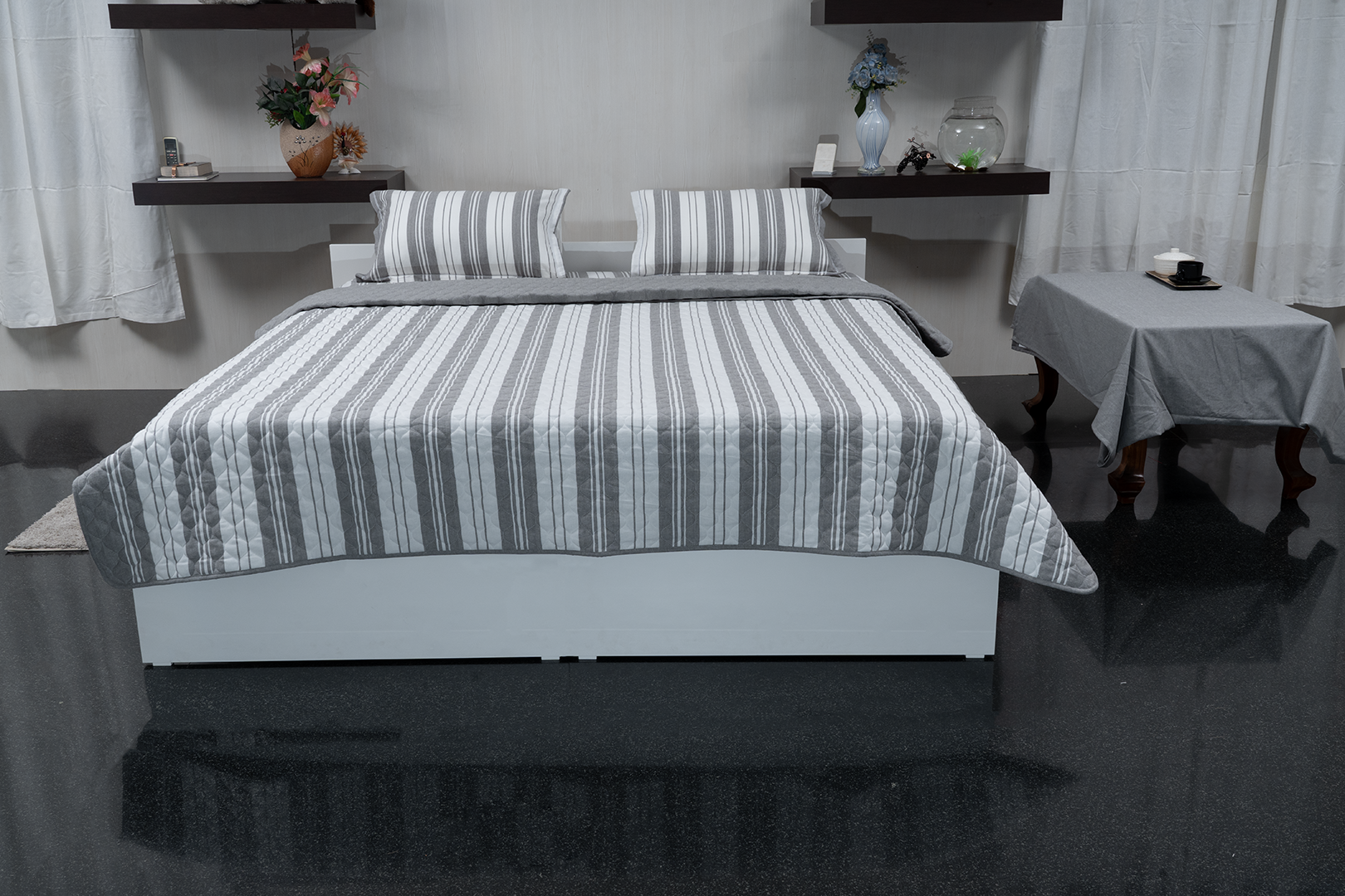 RippleFlow Grey – Quilt