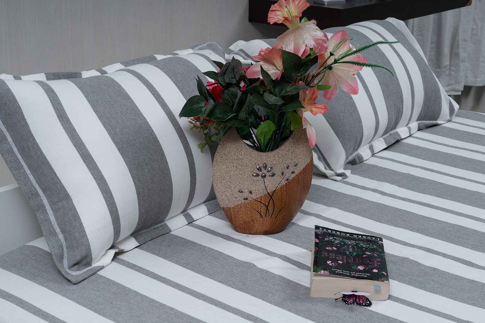 Linn Decors fitted sheet with two pillow covers and duvet cover styled on a modern bedroom bed