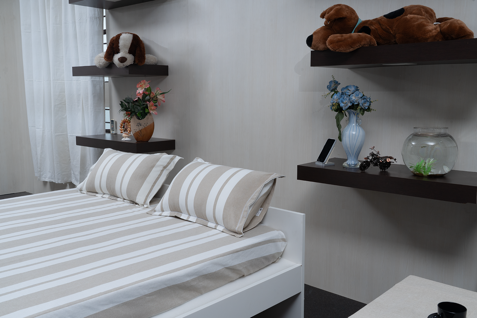 Stylish bedspread with two pillow covers for bedroom decor
