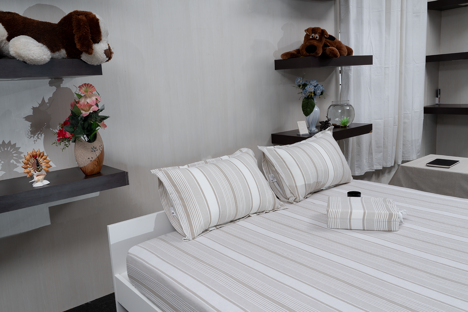 StillFlow Beige - (Bedspread + 2 Pillow Covers)