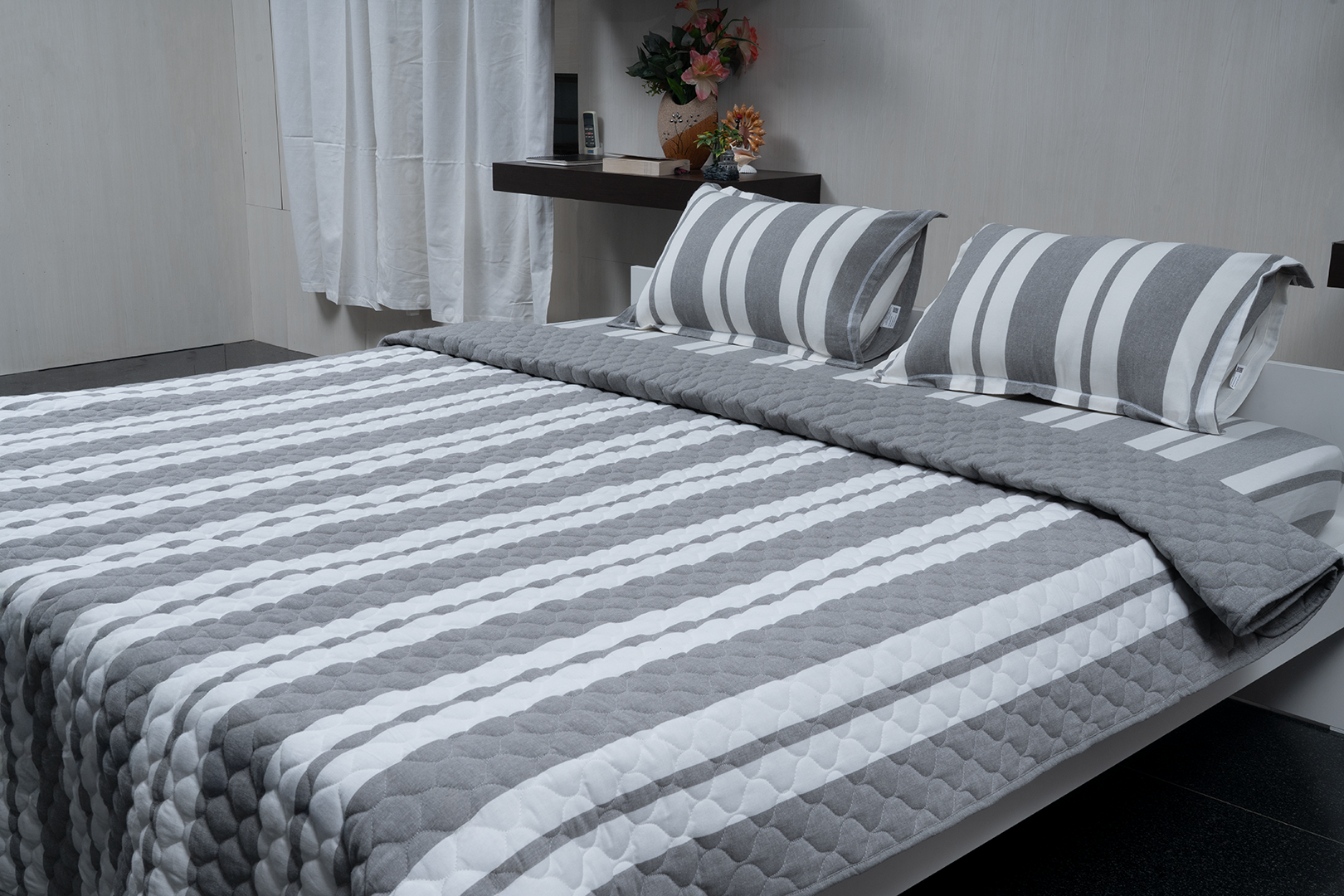 Linn Decors fitted sheet with two pillow covers and quilt styled on a modern bedroom bed