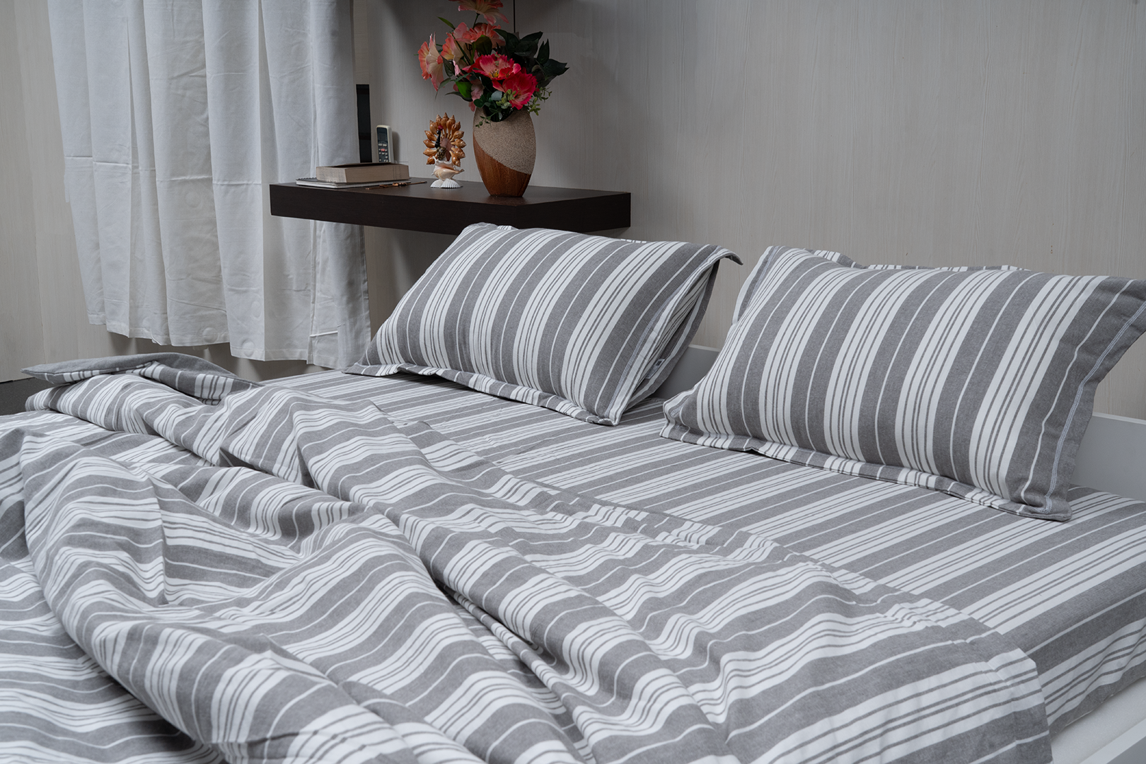 Linn Decors fitted sheet with two pillow covers and duvet cover styled on a modern bedroom bed