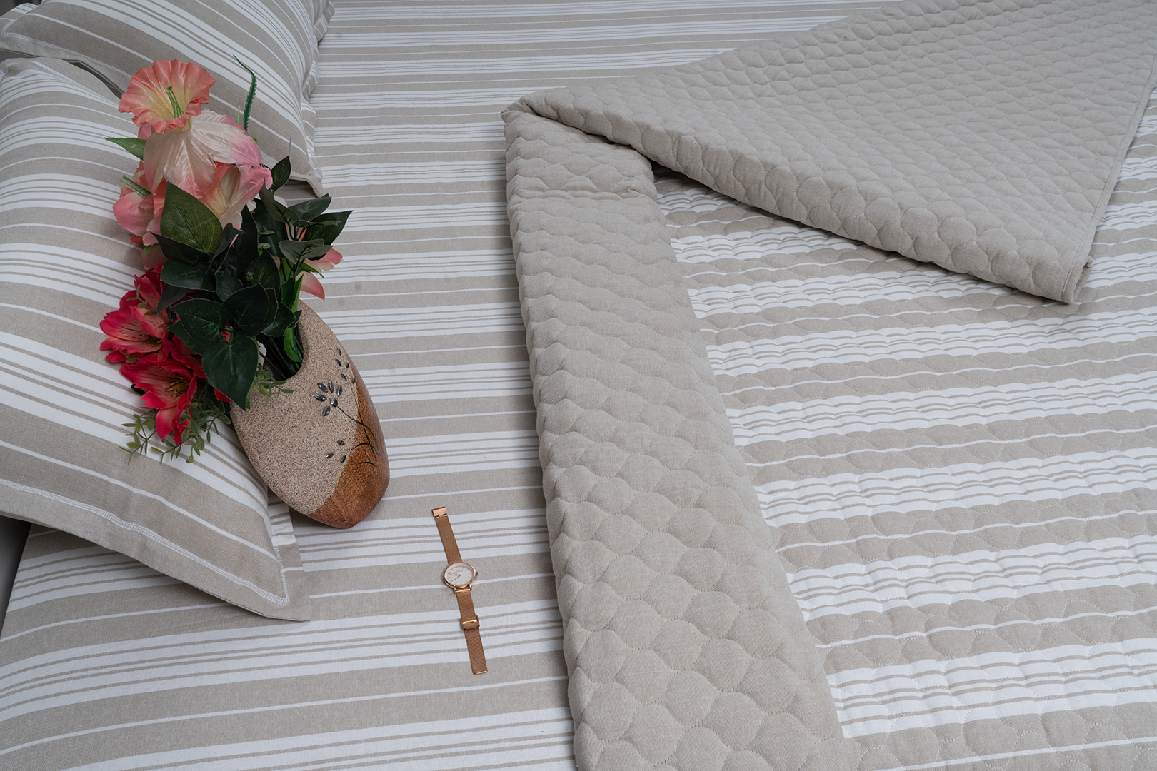 Misty Veil Beige – Bedspread with 2 Pillow Covers + Quilt