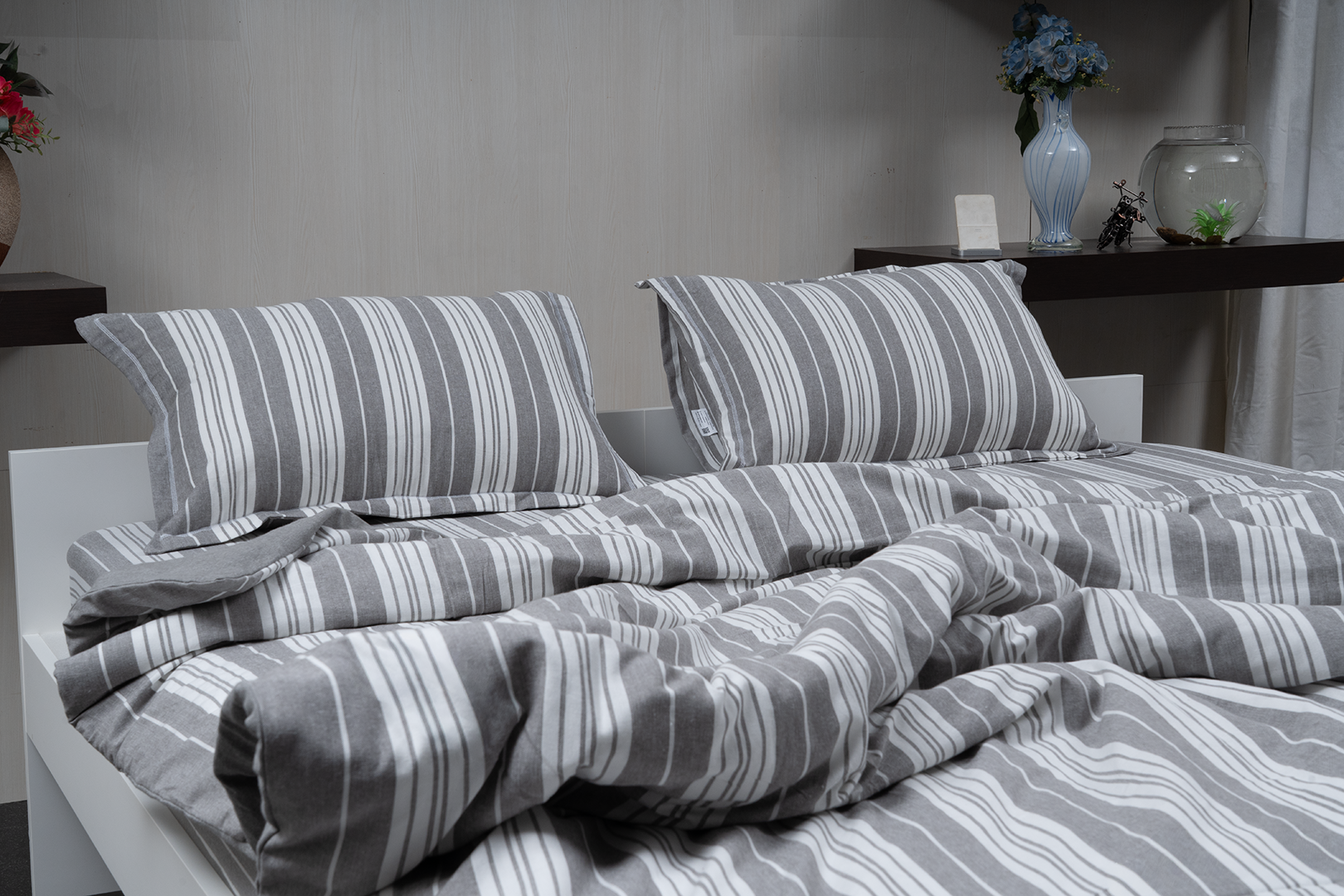 Linn Decors fitted sheet with two pillow covers and duvet cover styled on a modern bedroom bed